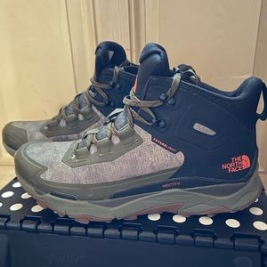 NEW Men’s North Face Hiking Boots